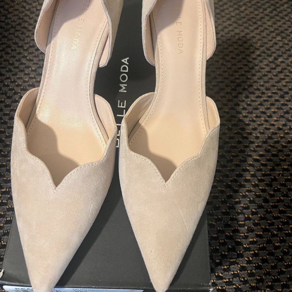 Pella Mode Mushroom Suede Pumps